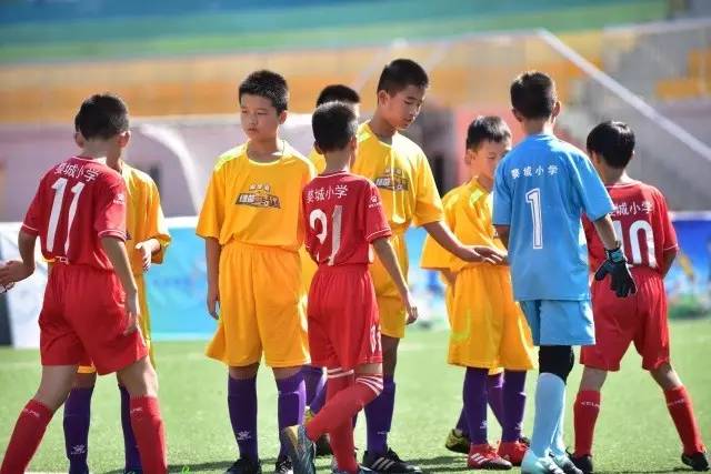 朱芳雨：想问问王哲林的情况 他把我微信删了